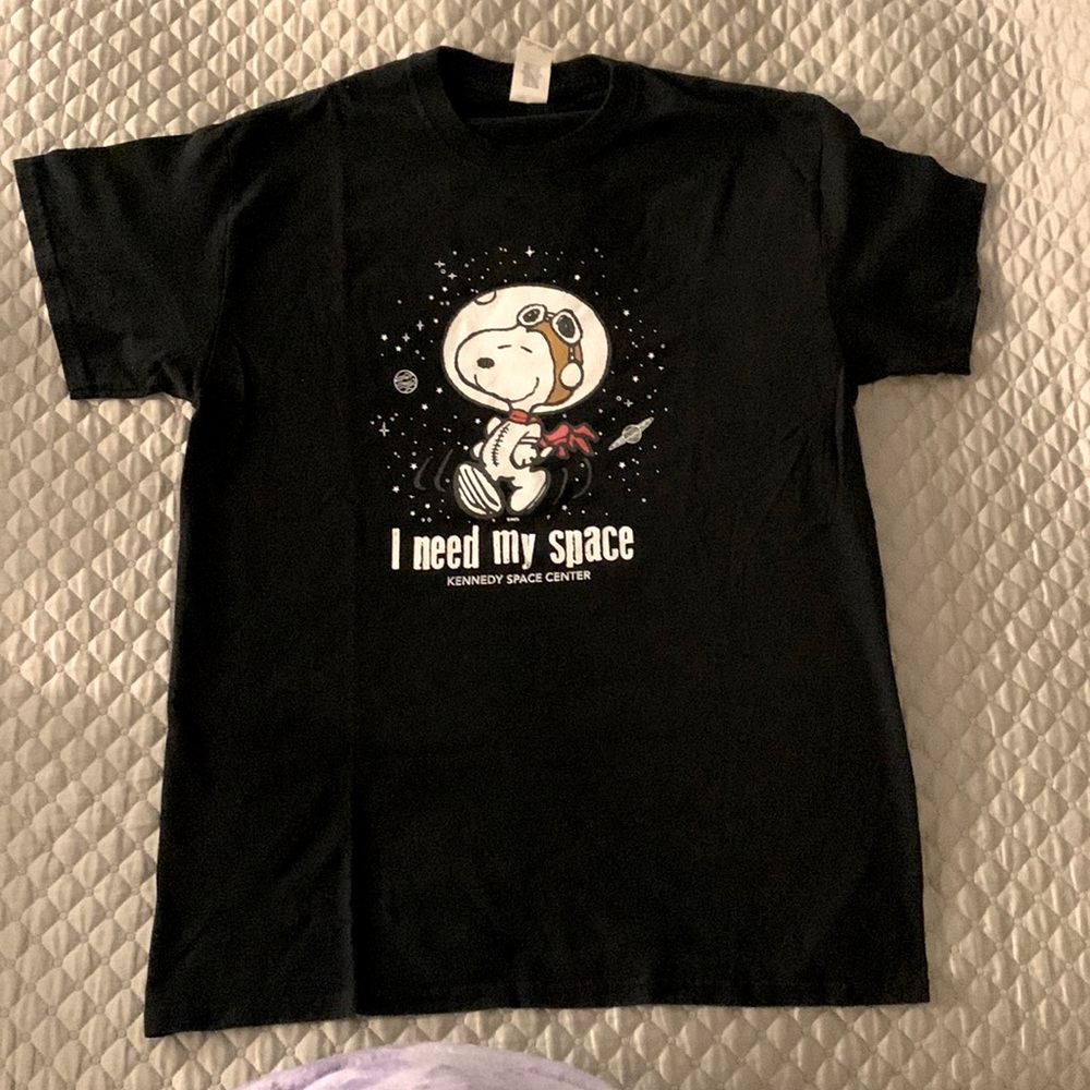 Black Gildan Kennedy Space Center Snoopy tee, unisex medium
